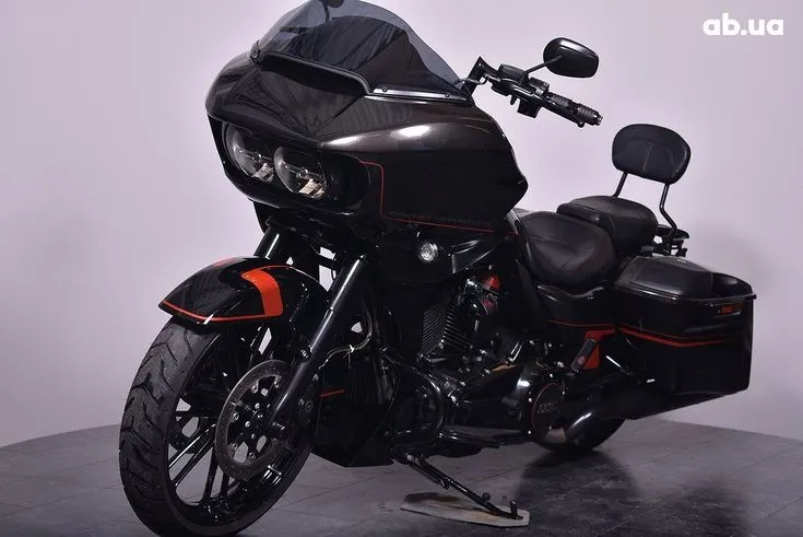 Harley-Davidson FLTRXSE  Image 4